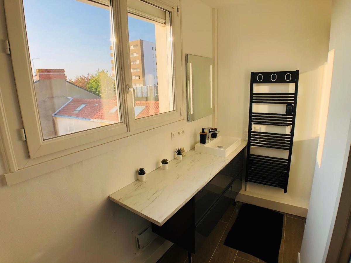 Charmant Appartement 1-4 Personnes, Proche Centre Avec Parking Nantes Luaran gambar